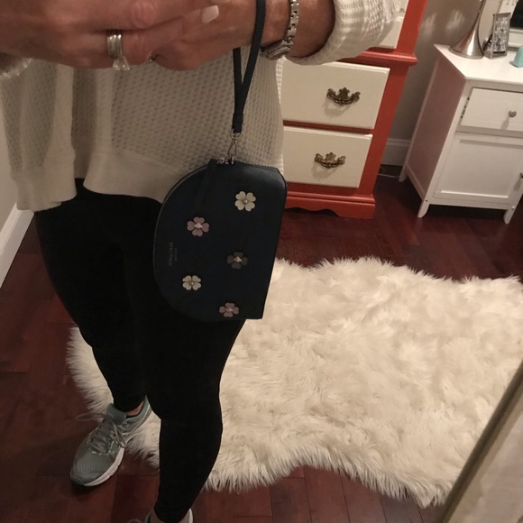 ❌SOLD❌Kate Spade Med Dome Cosmetic bag - Picture 7 of 8